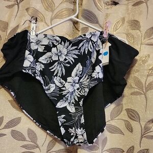 Time and Tru Black and White Floral Bikini Bottom